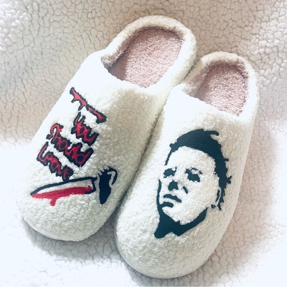 ๐NWT Horror Movie Slippers โ Plush & Comfortable โ Size 9.5-10 Halloween - Picture 3 of 9